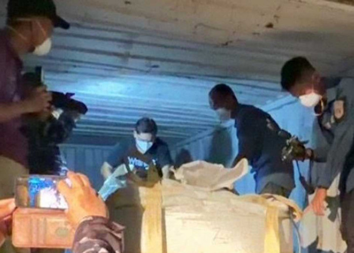 Hampir Sebulan Tertahan di Batam, Status 15 Kontainer PT PMM Masih Menggantung