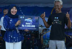 Hasbullah Juara Lomba Kater Layar di Pantai Burung Mandi 2024