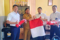 PT Angkasa Pura II KC H.AS Hanandjoeddin Serahkan Bantuan Bendera Merah Putih