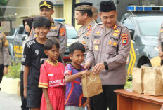 200 Takjil Dibagikan, Polres Belitung Berbagi Berkah Ramadan