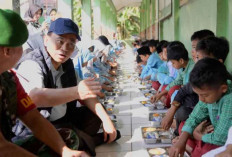 Menteri Koperasi Budi Arie Tinjau Uji Coba Program Makan Bergizi Gratis di Sukabumi