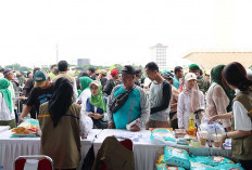 Ibu-Ibu Terbantu Pasar Murah untuk Rakyat di Monas, Berharap Digelar Rutin