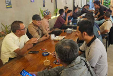 Ngopi Bareng Media, Bupati Belitung Tegaskan Kerja Nyata Bukan Sekadar Pencitraan