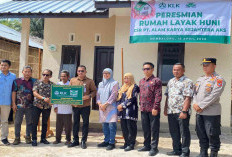 Wabup Belitung Syamsir Serahkan Rumah Layak Huni dari CSR PT AKS untuk Warga Membalong