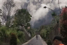 Kembali Erupsi, Boyolali Diselimuti Abu Vulkanik Gunung Merapi