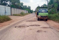 Jalan Aik Bulo Belitung Rusak Parah, Warga Sebut Sudah Picu 2 Kecelakaan