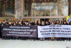 Sering Marah-marah dan Memecat Mendadak, Menteri Diktisaintek Satryo di Demo ASN-nya