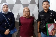 Sidang Perdana Kades Keciput, Pratiwi Perucha Didakwa 3 Pasal