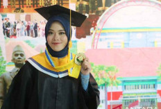 Kisah Perjuangan Holifatul Jannah: Anak Petani Cantik Sukses Raih Gelar Sarjana di Unej