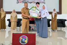 Momen Kelulusan Siswa SMAN 1 Manggar, Angkatan 41 Donasikan 135 Buku ke Sekolah 