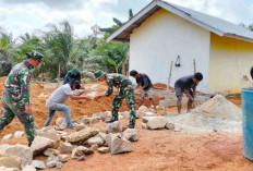 Satgas TMMD ke-125 Kodim 0414 Belitung Bersama Warga Bangun MCK Masjid