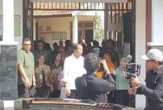 Jelang Purna Tugas, Jokowi Nostalgia Kunjungi SD dan Bertemu Teman Masa Kecil