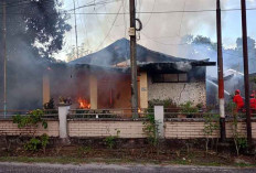 Rumah Mantan Polisi Hangus Terbakar, Polres Belitung Lakukan Penyelidikan