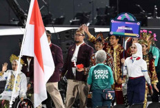 Kenakan Busana Adat, Kontingen Indonesia Menarik Perhatian di Pembukaan Paralimpiade Paris 2024