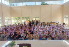 KPU Belitung Gaet Pemilih Pemula Lewat Nobar Film di SMAN 1 Membalong