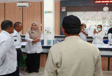 Hari Pertama Kerja Usai Lebaran, Bupati Belitung Djoni Alamsyah Sidak Kehadiran ASN