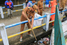 Pasca Hujan Lebat, Pj Bupati Belitung Tinjau Aliran Sungai di Kampung Amau