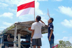 Sambut HUT ke-79 RI, PT Timah Bagikan 480 Bendera untuk Warga Batu Belubang