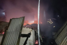 Rumah Warga Air Merbau Tanjungpandan Ludes Terbakar, Damkar Belitung Terkendala Akses