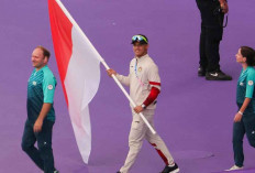 Closing Ceremony Paris 2024, Veddriq dan Rizki Pimpin Defile Pembawa Bendera Tim Indonesia