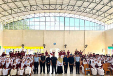 Immigration Goes to School Sambangi SMAN 1 Manggar
