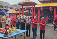 Tradisi Sembahyang Rebut Klenteng Lipat Kajang Manggar, Ritual Tionghoa Penuh Makna