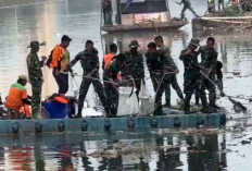 Aksi Peduli Lingkungan: TNI Bersihkan Kali Ciliwung Bersama Warga Jakarta Utara