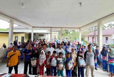 Jelang Masuk Sekolah, Pemdes Buluhtumbang Salurkan Beasiswa