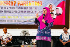 Datangkan Dosen UNJ, SMAN 1 Manggar Gelar Workshop Digital Parenting & Tips Masuk PTN