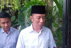Tanggapi Permintaan JK, Jokowi Tolak Tunjukkan Ijazah di Luar Persidangan