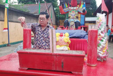 Ketua Yayasan Klenteng Kelapa Kampit Ajak Jaga Tradisi Sembahyang Rebut Sebagai Simbol Kerukunan