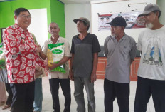 66 Nelayan Kelapa Kampit Terima Bantuan Musim Angin Kencang, Bupati Beltim: Wujud Janji Kampanye