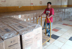 JNE Tanjungpandan Mulai Terima dan Segera Salurkan Smart Board dari Kemendikdasmen 