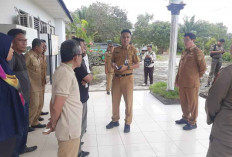 Bupati Beltim Soroti Kondisi Gudang Pupuk Rusak, Instruksikan Perbaikan Segera