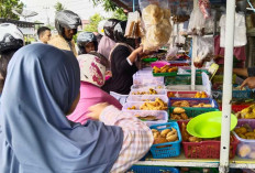 Warga Belitung Antusias Berburu Takjil Jelang Buka Puasa