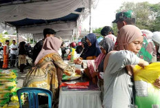 4 Ton Beras Berkualitas Terjual Saat Operasi Pasar Bulog Belitung