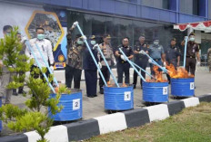 Bea Cukai Sumbagbar Musnahkan Rokok dan Miras Ilegal Senilai Rp37,8 Miliar