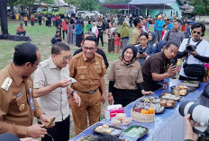 Klepon Nyaris Muncrat, Momen Lucu Menteri Fadli Zon di Festival Nepak Belulang