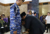 Prabowo Cium Anak Prajurit TNI Gugur di Lebanon, Tangis Pecah di Bandara Soetta