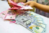 Rupiah Ditutup Melemah 0,46 Persen ke Rp18.049 per Dolar AS